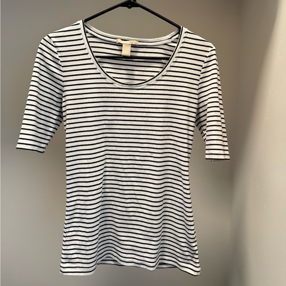 Banana Republic White and Black Striped Scoop Neck Tee